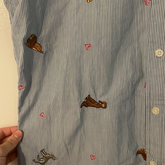 DISNEY LADY AND THE TRAMP COLLARED BUTTON UP SLEEVELESS SHIRT - Picture 2 of 6